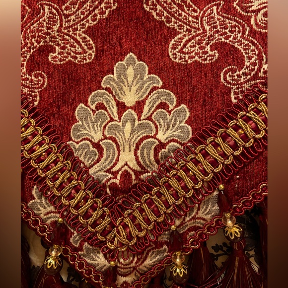 TABLE-RUNNER High end Tassels Beaded Burgundy Gold Fall Holiday Elegance NWOT - Picture 5 of 7